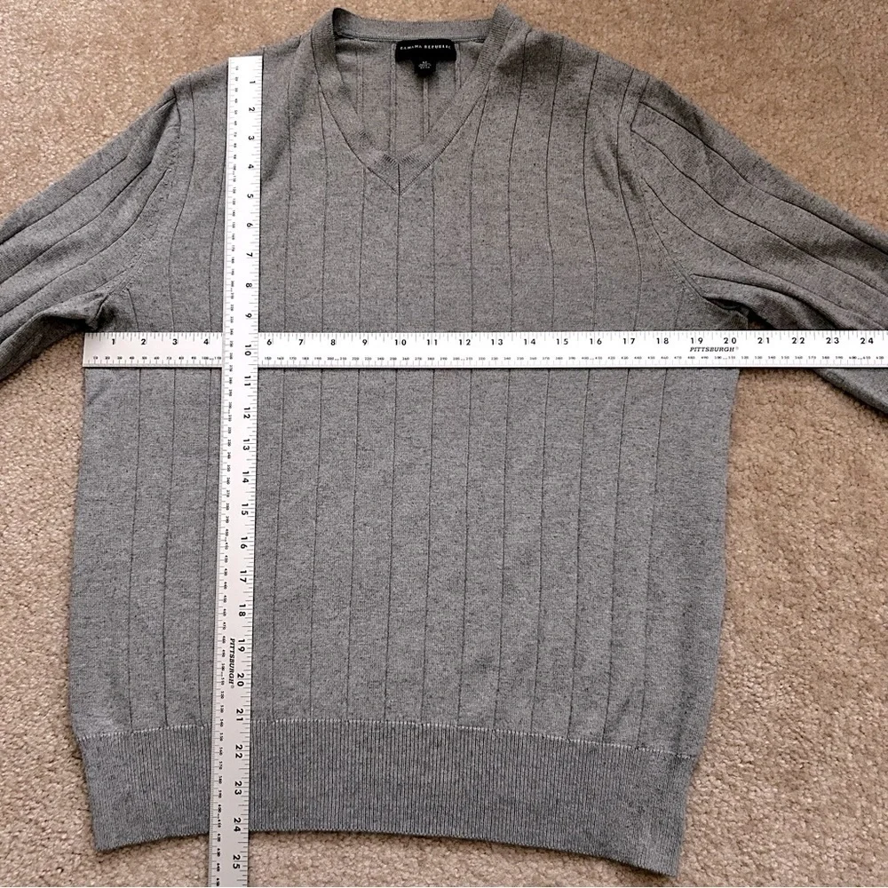 Banana Republic Ribbed Silk/Cotton/Cashmere V-Neck Sweater